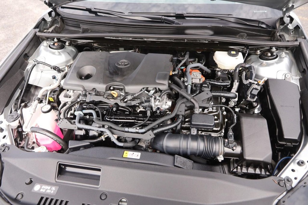 Toyota Camry Vehicle Full-screen Gallery Image 26