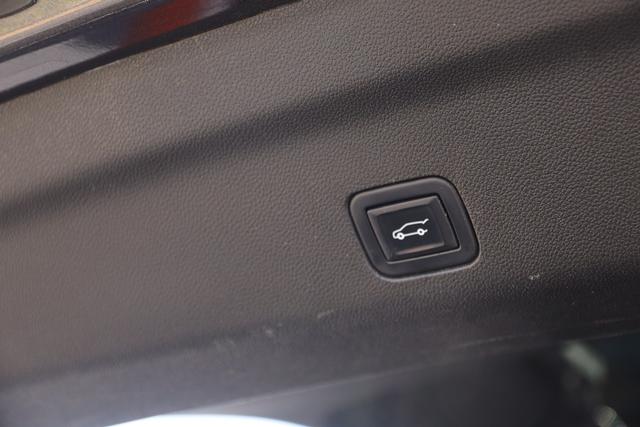 GMC Yukon Vehicle Image 08