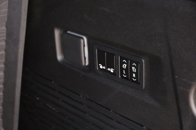 GMC Yukon Vehicle Image 09