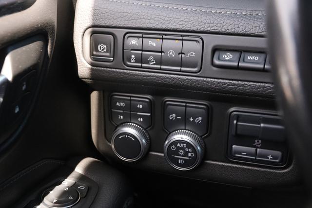 GMC Yukon Vehicle Image 23