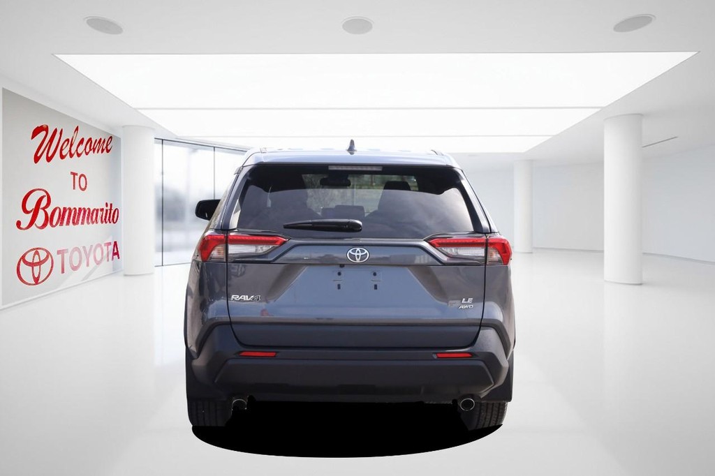 Toyota RAV4 Vehicle Full-screen Gallery Image 6