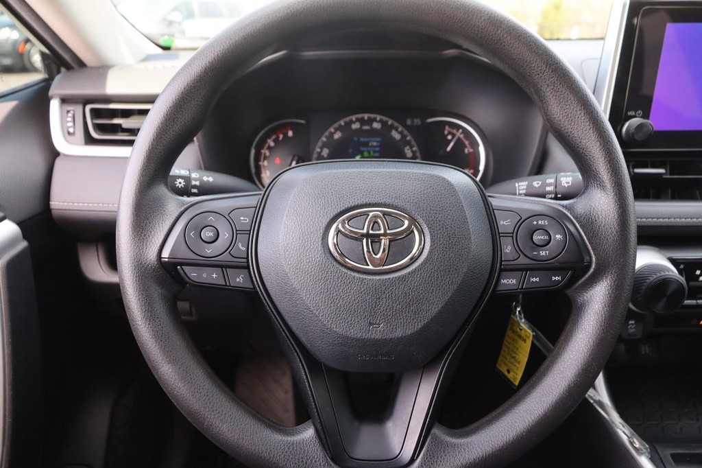 Toyota RAV4 Vehicle Full-screen Gallery Image 10