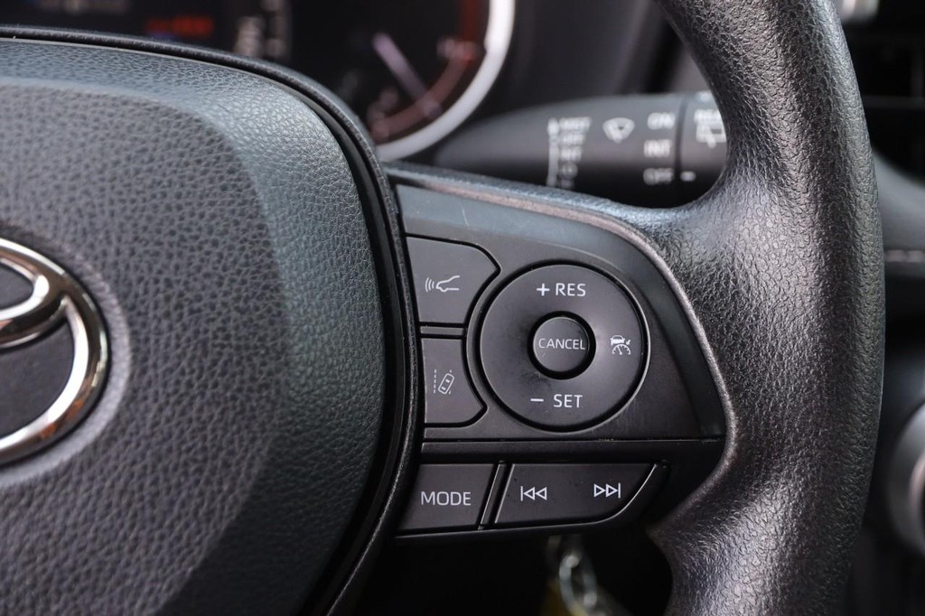 Toyota RAV4 Vehicle Full-screen Gallery Image 12