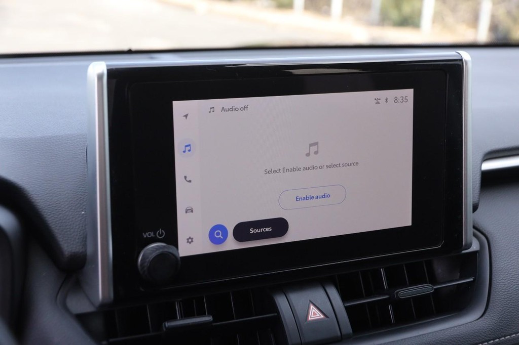 Toyota RAV4 Vehicle Full-screen Gallery Image 15