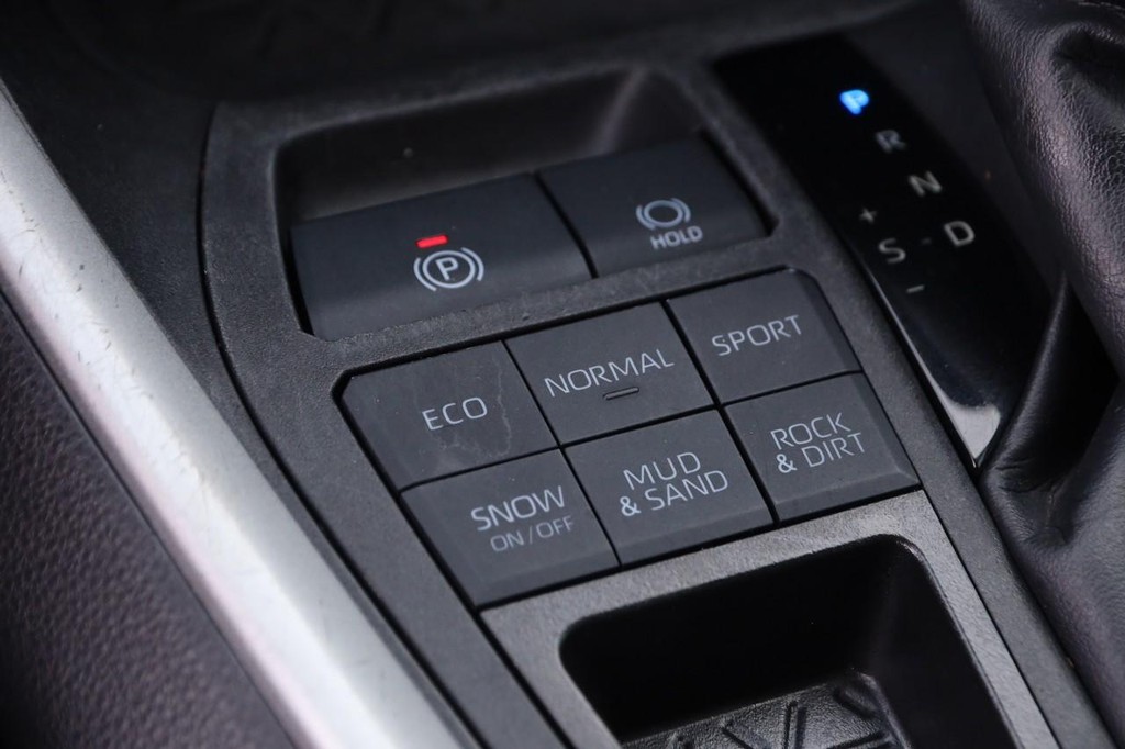 Toyota RAV4 Vehicle Full-screen Gallery Image 18