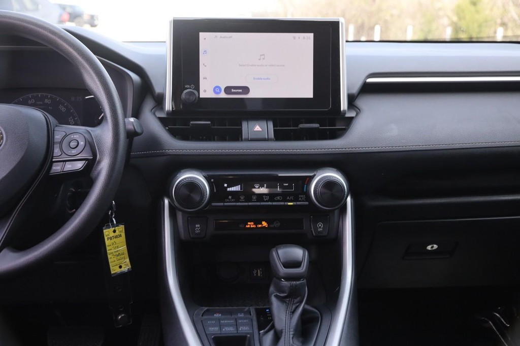 Toyota RAV4 Vehicle Full-screen Gallery Image 23
