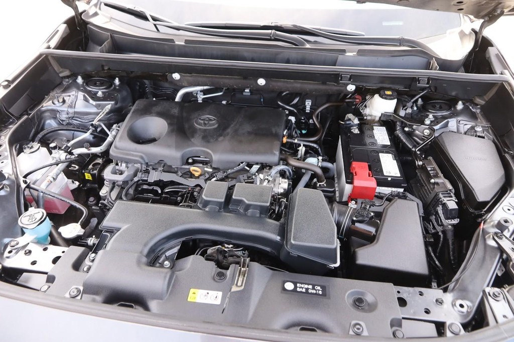 Toyota RAV4 Vehicle Full-screen Gallery Image 26