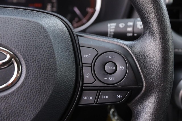 Toyota RAV4 Vehicle Image 12