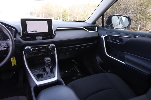 Toyota RAV4 Vehicle Image 24