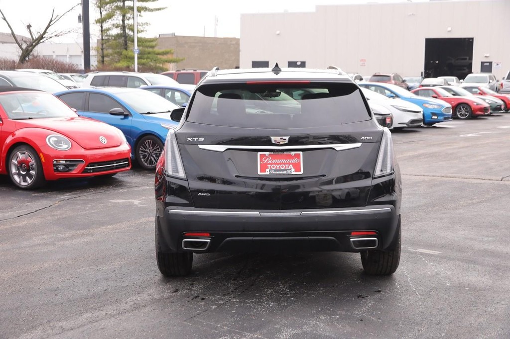 Cadillac XT5 Vehicle Full-screen Gallery Image 6