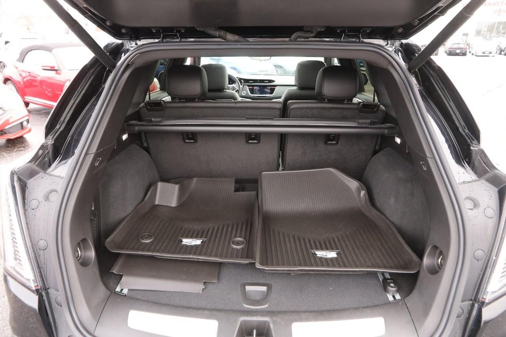 Cadillac XT5 Vehicle Full-screen Gallery Image 7