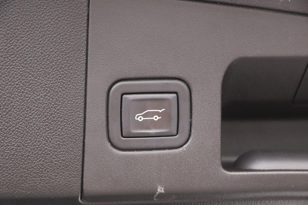 Cadillac XT5 Vehicle Full-screen Gallery Image 8