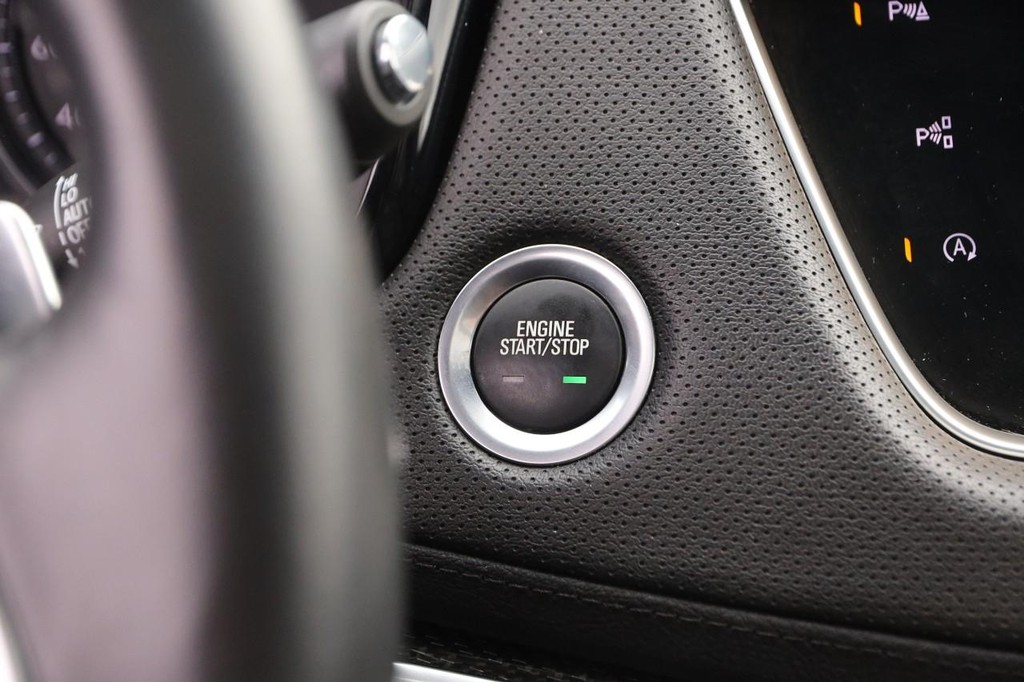 Cadillac XT5 Vehicle Full-screen Gallery Image 16