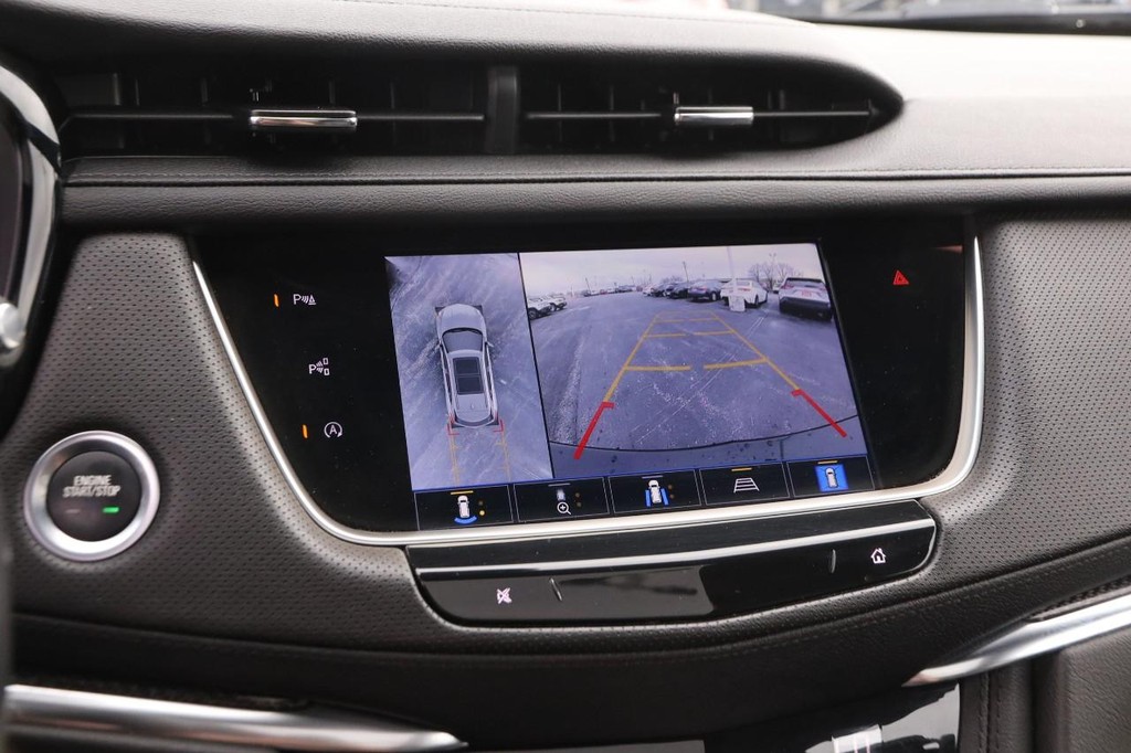 Cadillac XT5 Vehicle Full-screen Gallery Image 19