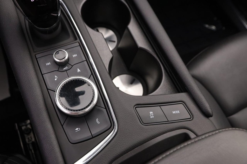 Cadillac XT5 Vehicle Full-screen Gallery Image 21