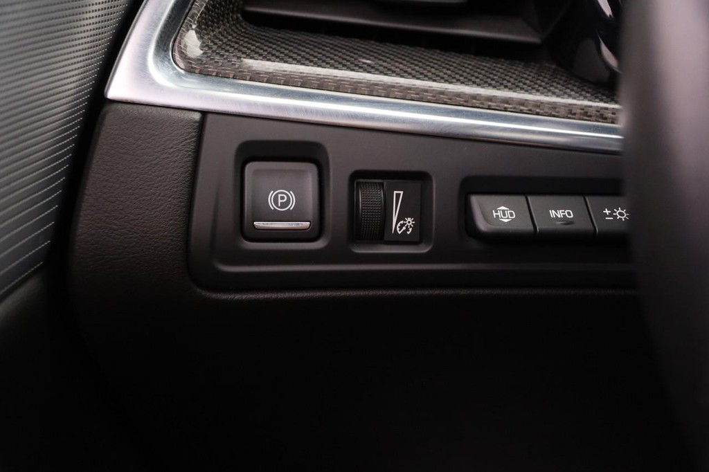 Cadillac XT5 Vehicle Full-screen Gallery Image 22