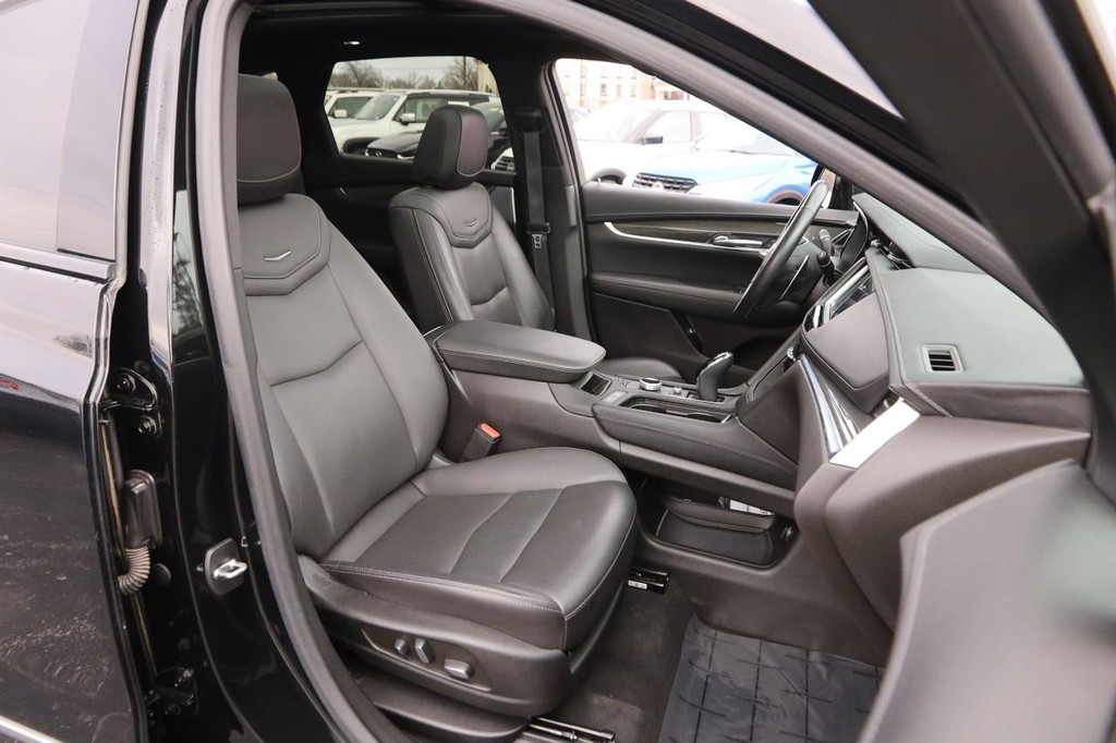 Cadillac XT5 Vehicle Full-screen Gallery Image 28