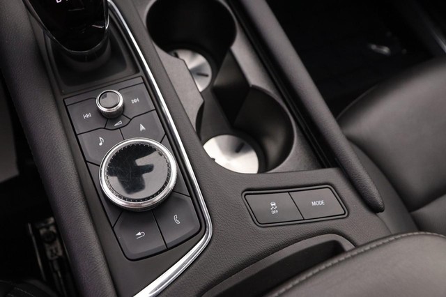 Cadillac XT5 Vehicle Image 21