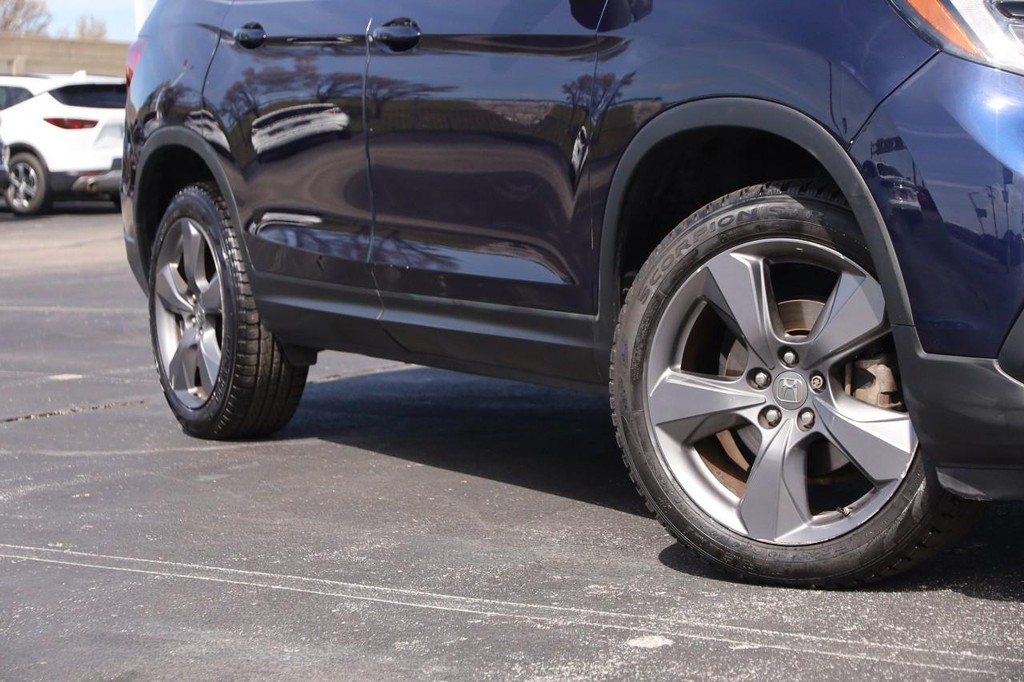 Honda Passport Vehicle Full-screen Gallery Image 3