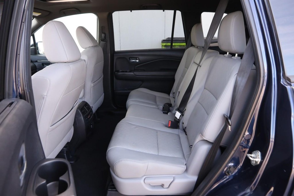Honda Passport Vehicle Full-screen Gallery Image 11