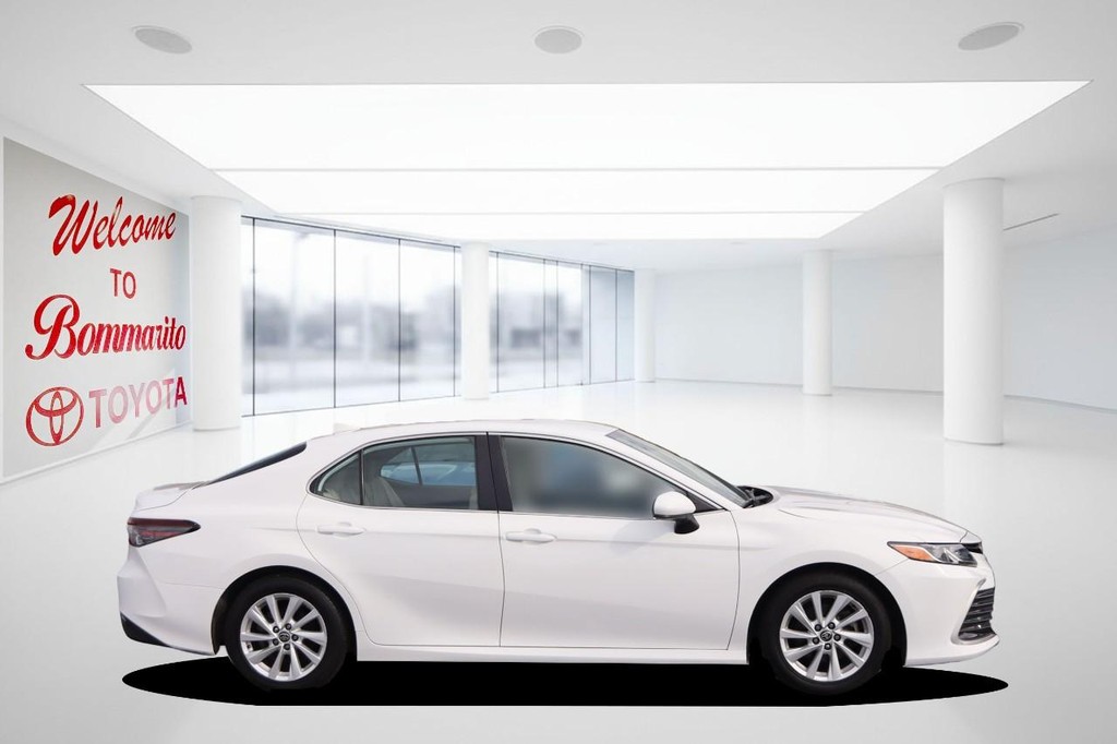 Toyota Camry Vehicle Full-screen Gallery Image 5