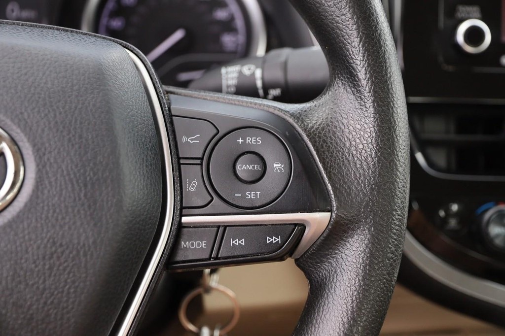 Toyota Camry Vehicle Full-screen Gallery Image 12