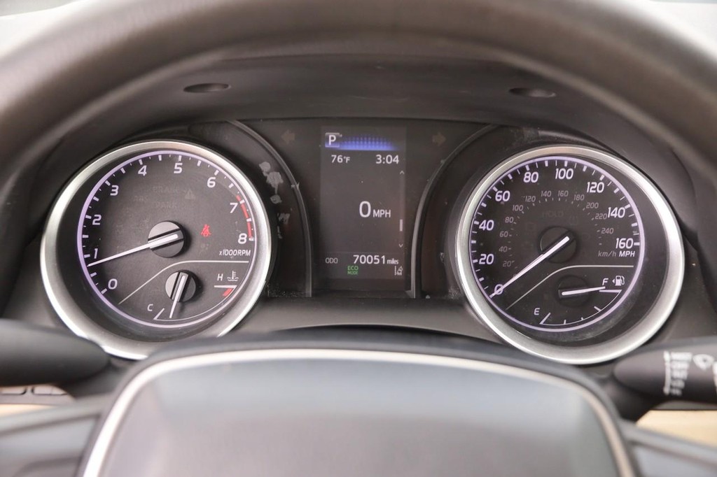 Toyota Camry Vehicle Full-screen Gallery Image 13
