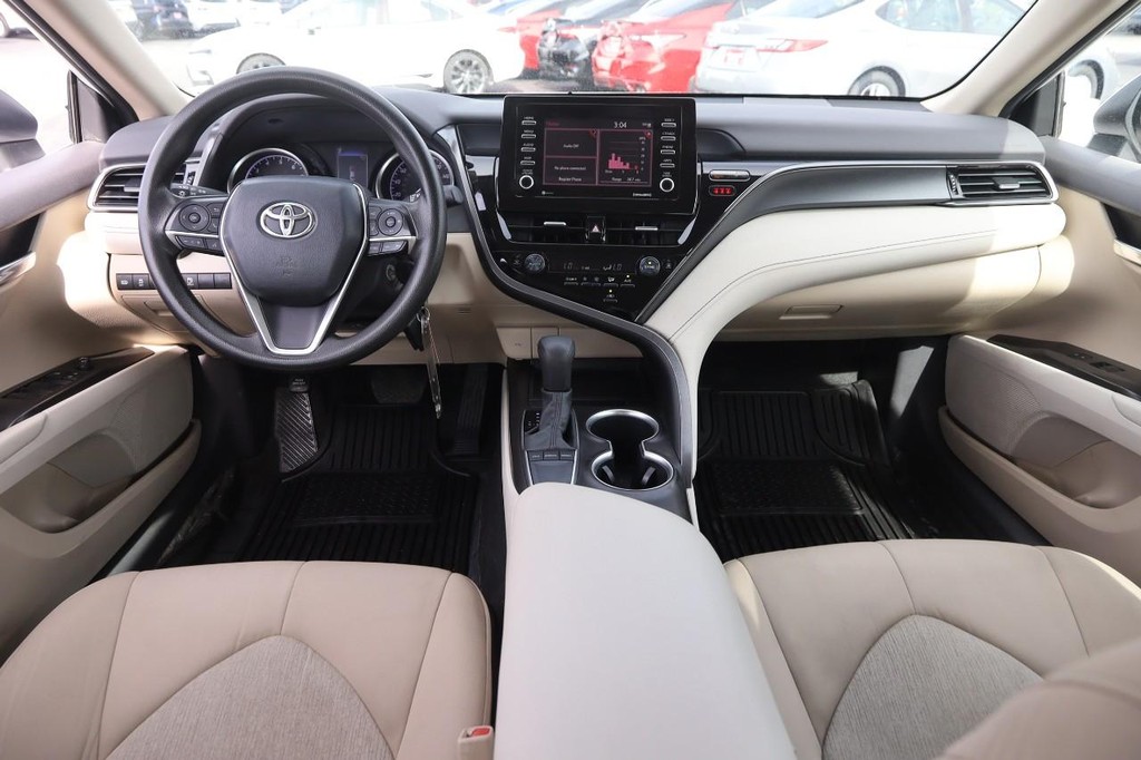 Toyota Camry Vehicle Full-screen Gallery Image 20