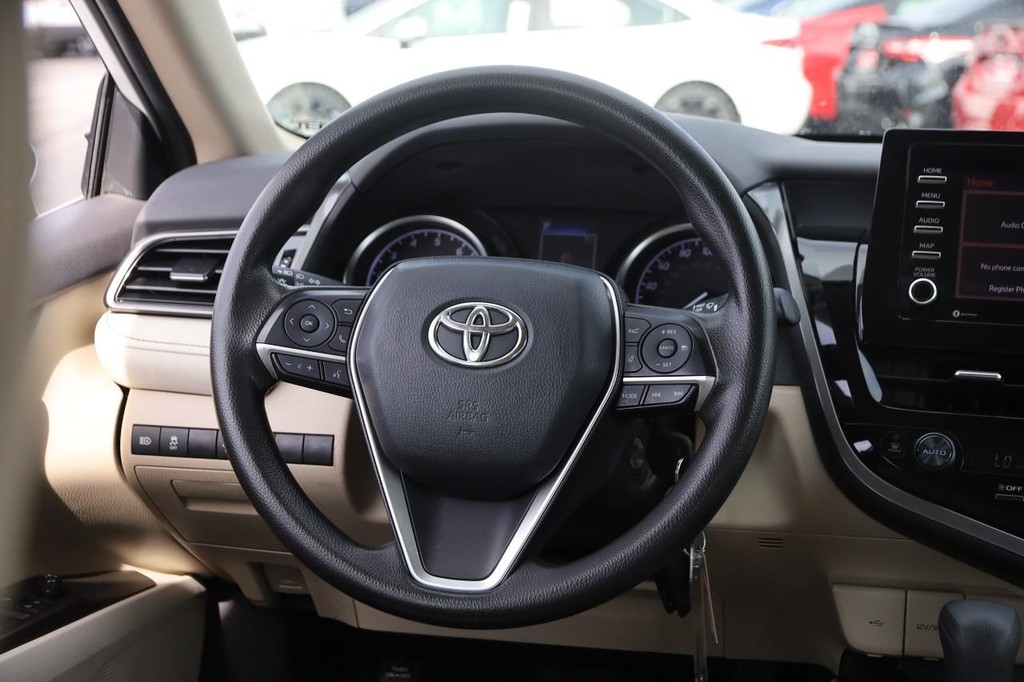 Toyota Camry Vehicle Full-screen Gallery Image 22
