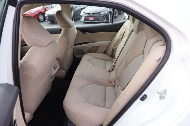 Toyota Camry Vehicle Image 09