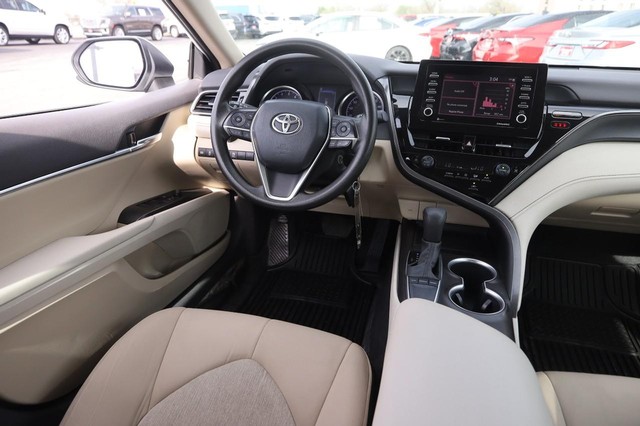 Toyota Camry Vehicle Image 21