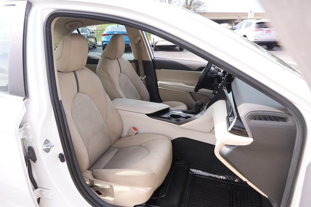 Toyota Camry Vehicle Image 25