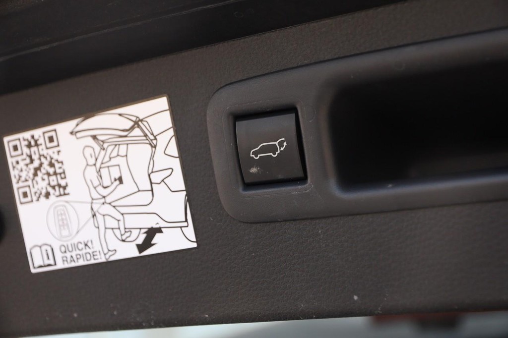 Toyota Highlander Vehicle Full-screen Gallery Image 7