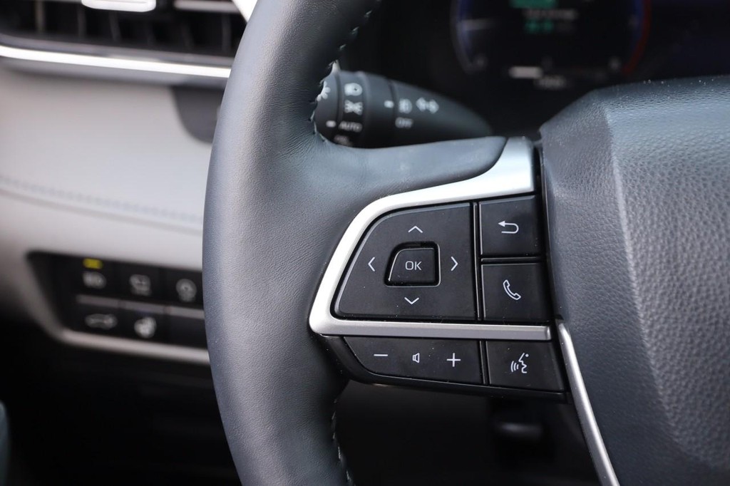 Toyota Highlander Vehicle Full-screen Gallery Image 15