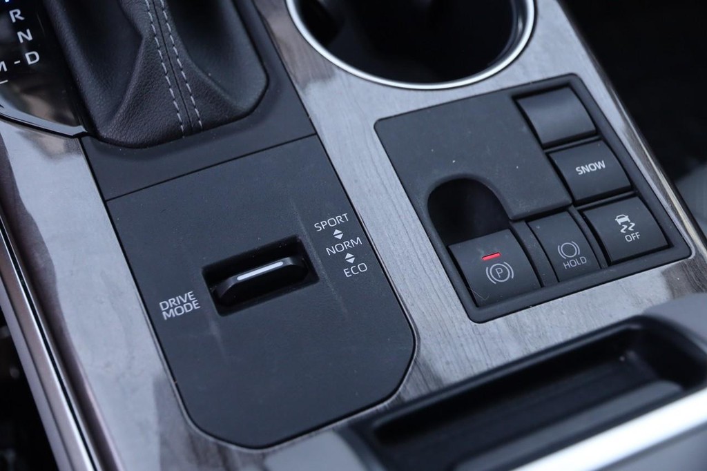 Toyota Highlander Vehicle Full-screen Gallery Image 21