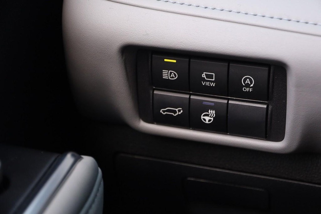 Toyota Highlander Vehicle Full-screen Gallery Image 22
