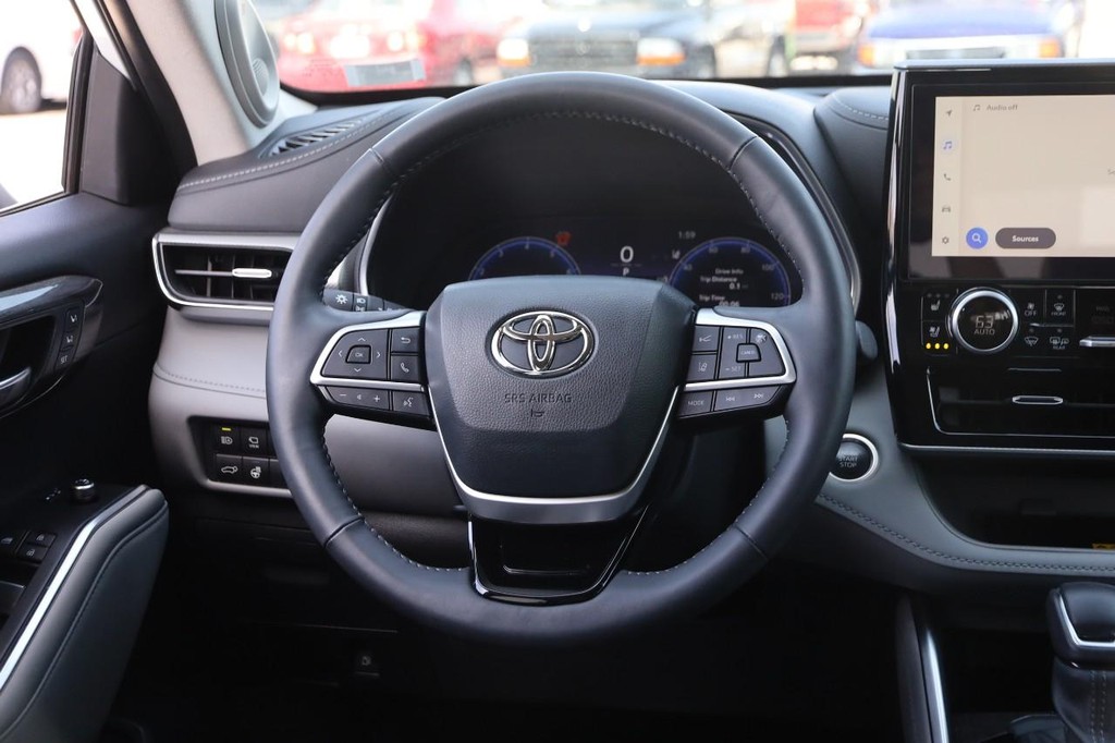 Toyota Highlander Vehicle Full-screen Gallery Image 25