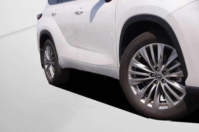 Toyota Highlander Vehicle Image 03