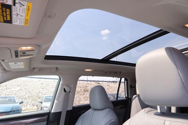 Toyota Highlander Vehicle Image 11