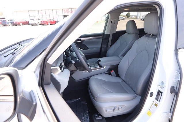 Toyota Highlander Vehicle Image 12
