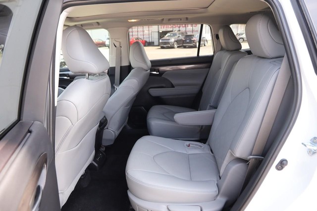 Toyota Highlander Vehicle Image 13
