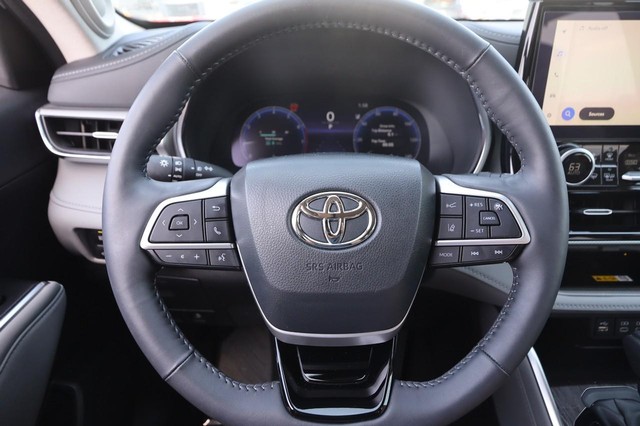 Toyota Highlander Vehicle Image 14