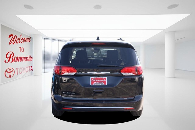 Chrysler Pacifica Vehicle Image 06