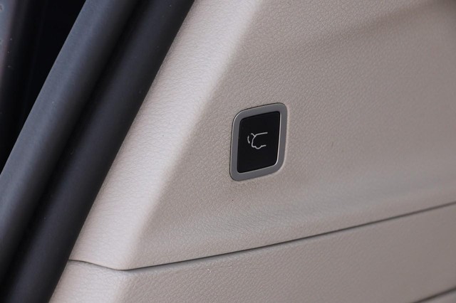 Chrysler Pacifica Vehicle Image 08