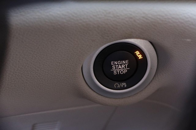 Chrysler Pacifica Vehicle Image 16