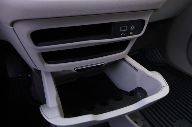 Chrysler Pacifica Vehicle Image 21