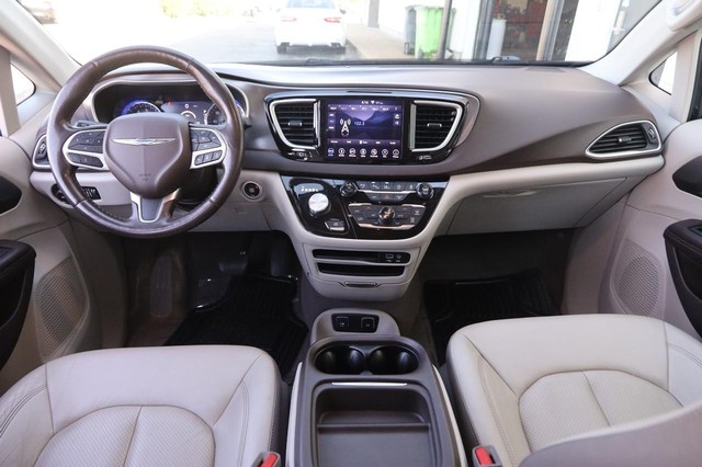 Chrysler Pacifica Vehicle Image 23