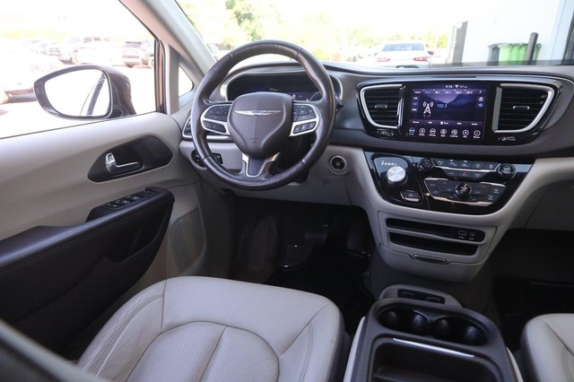 Chrysler Pacifica Vehicle Image 24