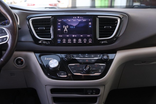 Chrysler Pacifica Vehicle Image 26