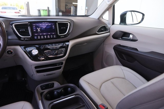 Chrysler Pacifica Vehicle Image 27